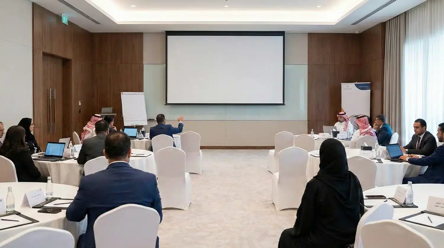 العلاقات العامة وآداب المراسم والبروتوكولات والتشريفات